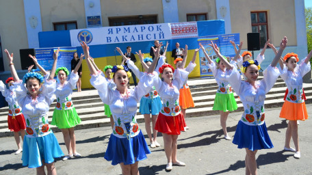 У Бериславі відбувся ярмарок сезонних вакансій “Роботодавці Херсонщини пропонують сезонні роботи”